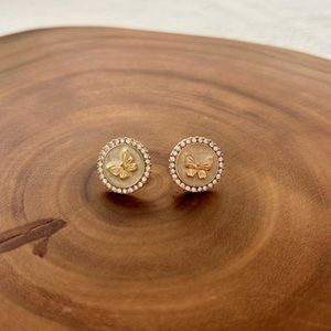 3/$30 NWT Gold Butterfly 🦋 Stud Earrings